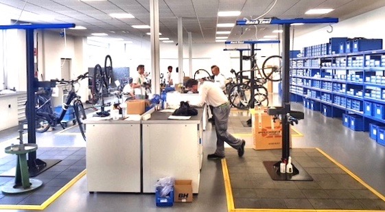 Zwölf Werkstattplätze bietet die neue Serviceabteilung von BH Bikes in Vitoria.