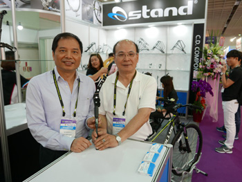 C.D. Components Vice GM Willis Tsai und Sales Manager Alex Yao1