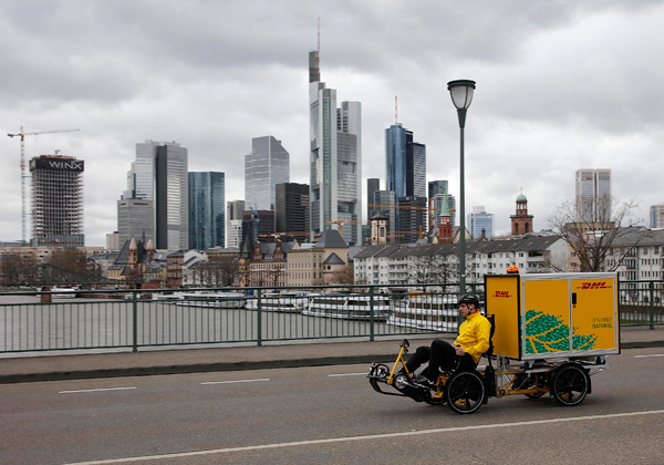 Cubicycles mit City-Hub sind  für DHL Express in Frankfurt unterwegs.