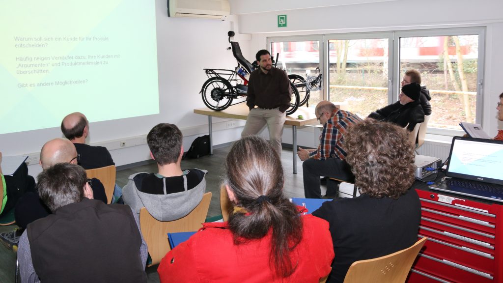 HP Velotechnik Händlerschulung: Thomas Stagat bei seinem Vortrag.