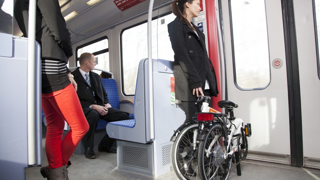 Die kostenlose Mitnahme von Falträdern auch während der Hauptverkehrszeiten ist in allen Verkehrsmitteln der Tarifverbunde, die an diesem Projekt teilnehmen, ausdrücklich erlaubt.