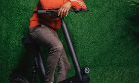 Halb Scooter, halb E-Bike-Anbieter Vässla expandiert mit Abo-Modell.